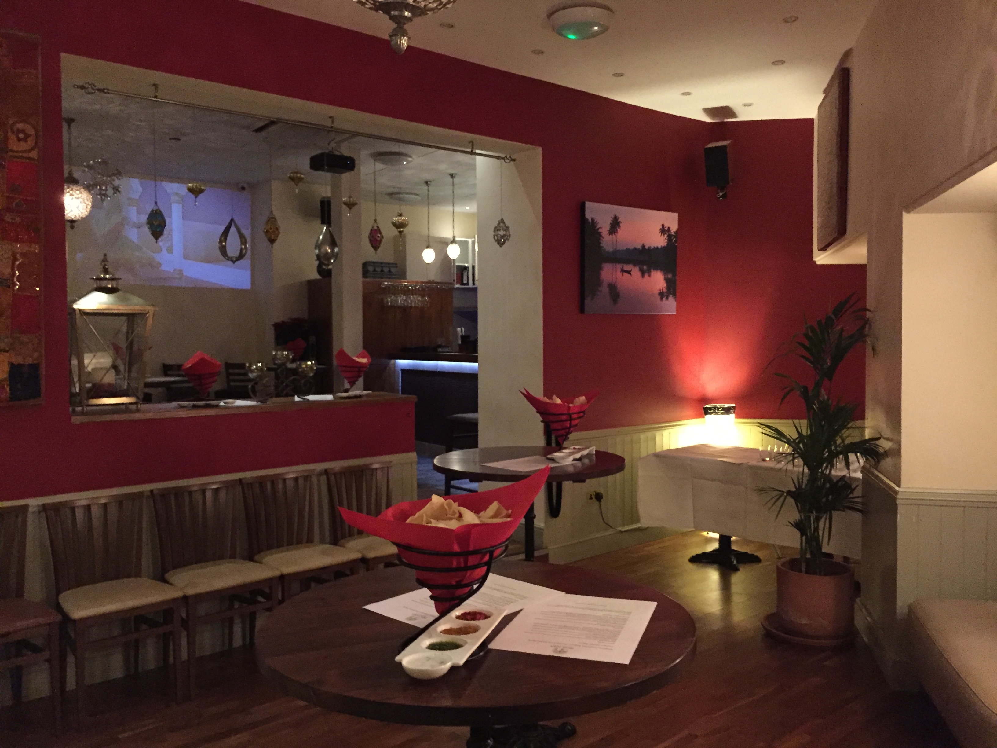 Hire Roz Ana | Bank Area | VenueScanner