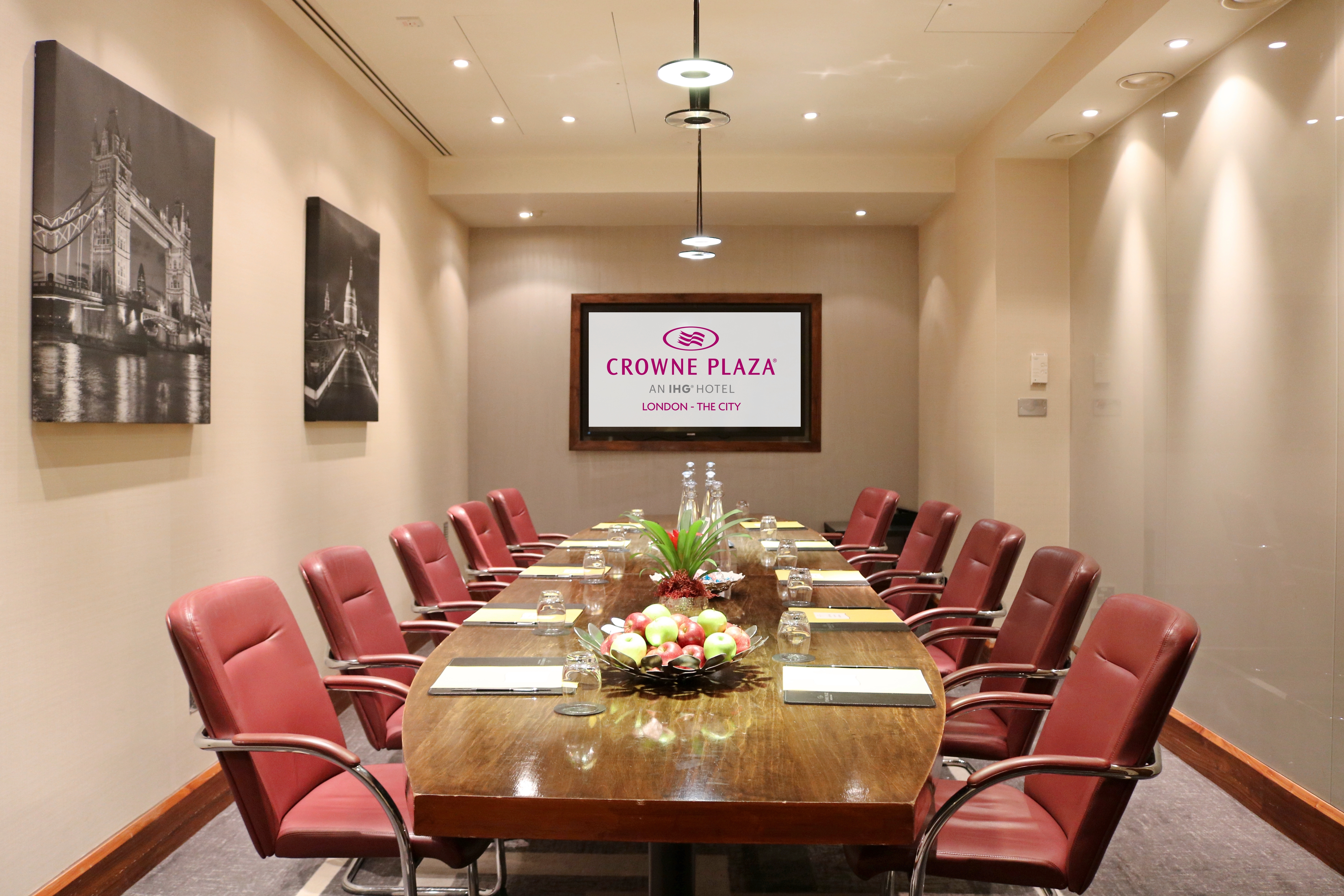 Hire Crowne Plaza London The City Executive Boardroom